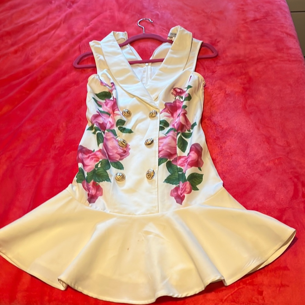Beautiful white flower mid/ mini dress/ depends on hight